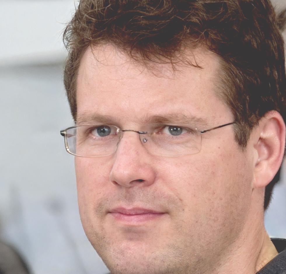 Kasem Thanarat - Business Budget Advisor