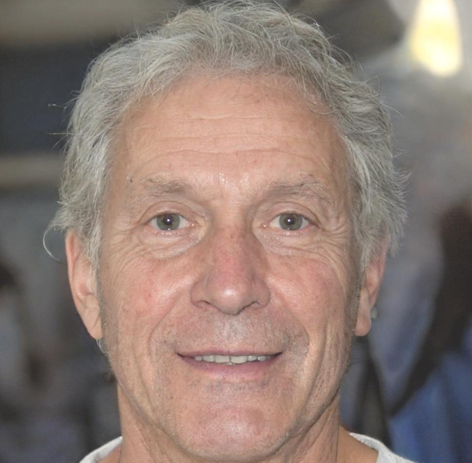 Portrait of Dragan Petrović, expense tracking advisor